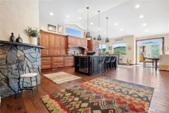 Easy access to outdoor dining, barbeque,entertaining
