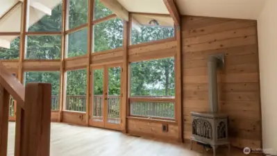 The gas stove does not currently have a tank. Never used.