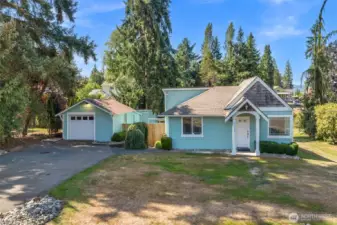 Great neighborhood, close to town