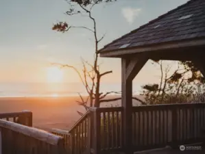 Pacific Glen Gazebo, access to beach