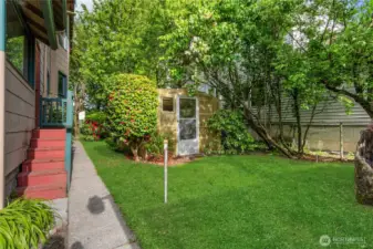 A view of the side yard & Green House.