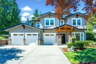 015 JayMarc Resale in the heart of Bellevue - Better than new