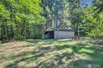 Additional 4 car carport with electricity on property