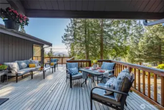 Extend your living room outdoors onto the well maintained deck and drink in the views with your guests!