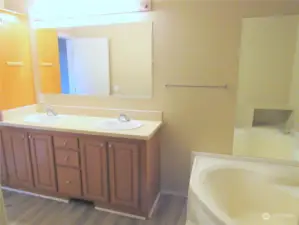 Primary w/Soaking Tub