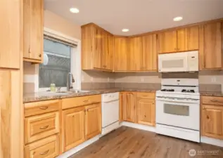 Great Apt Kitchen~