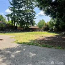 X-Large back yard & fully fenced.