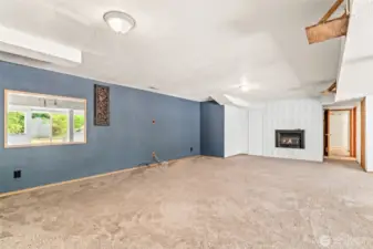 Huge lower living space or rec room