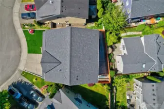 Great location! Siding, roof, furnace, appliances, fence and flooring all updated!