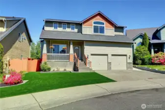Close to schools, shopping and easy commute to freeways!