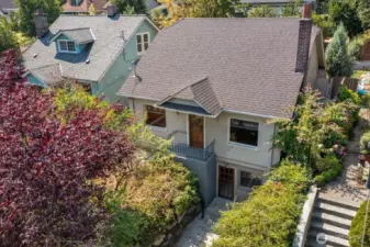 Welcome to this sweet 1930's Craftsman Bungalow in beautiful Wallingford.