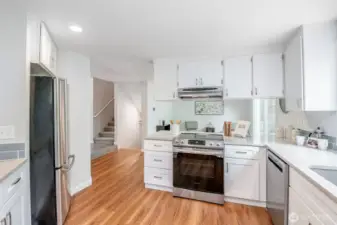 Open kitchen making cooking a dream!