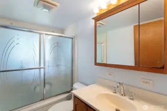 Full bath on the main floor.