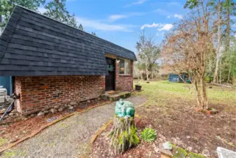 Two units with shared laundry and very low costs to operate.