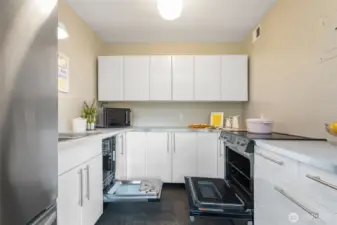 Yes-you can open both at the same time with room to spare!