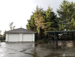 Comes with 1 garage & 2 carports.