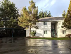 The 2 carports are close to the fornt door.