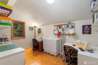 Bedroom/craft room