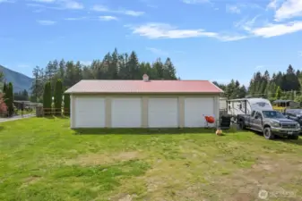 Large 4-Bay Shop