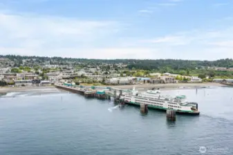 Edmonds Waterfront, Ferry, & station only 3 miles away
