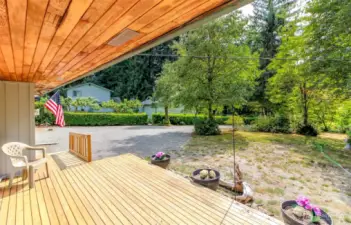 Relaxing deck to enjoy morning coffee or afternoon ?