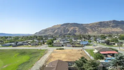 Lot with Golf Course View – Direct sightline to manicured greens of Rock Island Golf Course, perfect for golf enthusiasts.