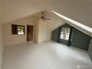Upstairs primary Bedroom