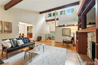 High-up windows on the other side of the room ensure light morning and evening.