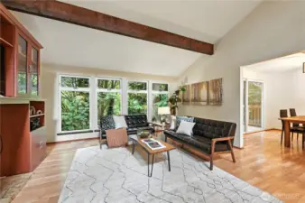 This wall of windows allows you to appreciate not only the serene view but also the four seasons from your very own perch in the treetops.