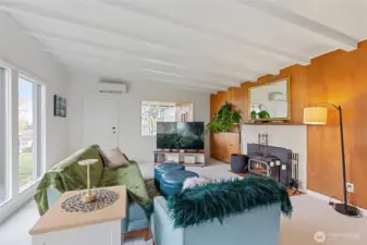 Floor to ceiling picture windows that bring in tons of natural light and exterior views