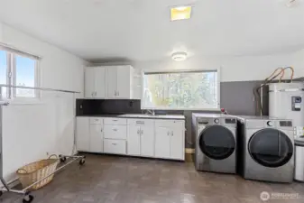 Utility Room - expansive for your needs!
