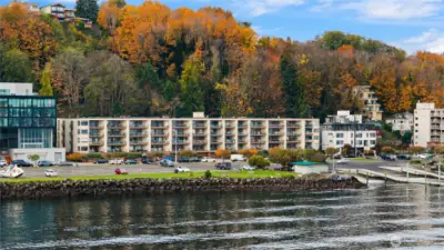 Welcome to the Seabird with panoramic wireless views and a well maintained complex.