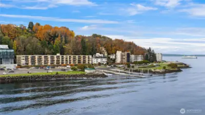 Discover this wonderfully kept complex with a healthy HOA and an unbeatable location.