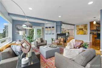 Living Room w/ sliding door access to covered deck