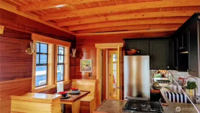 Modern kitchen w/ full-sized appliances