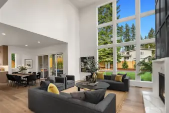 10' ceilings w/floor to ceiling windows