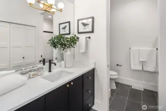 Guest en suite w/heated floors