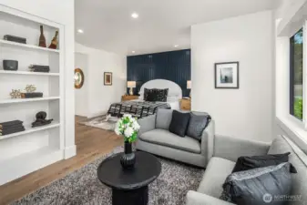 Sitting room w/custom buil-ins