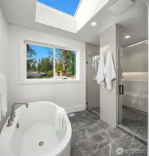 Freestanding Kohler soaking tub & dual showerheads