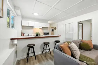 Kitchenette with eat-in space in the separate guest quarters.