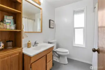 Upstairs main bath
