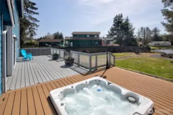 Back Deck & Hot Tub