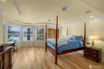 Bay windows in 2nd Primary upstairs