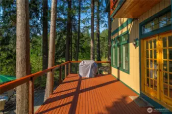 Spacious deck off great room