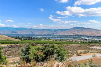 Columbia Valley View - Cascades, Mission Ridge, Ohme Garden