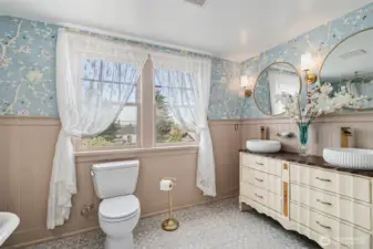 Full Bathroom Upstairs
