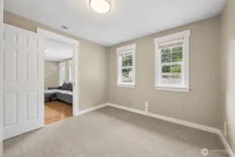 Same room w/out staging.