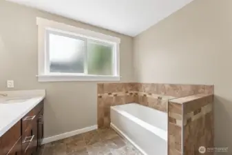 Tub in primary bath.