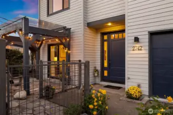 Front yard offers a sweet courtyard fully fenced