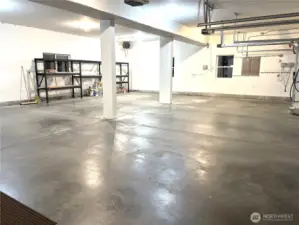 Huge 1,314 Square Foot Garage